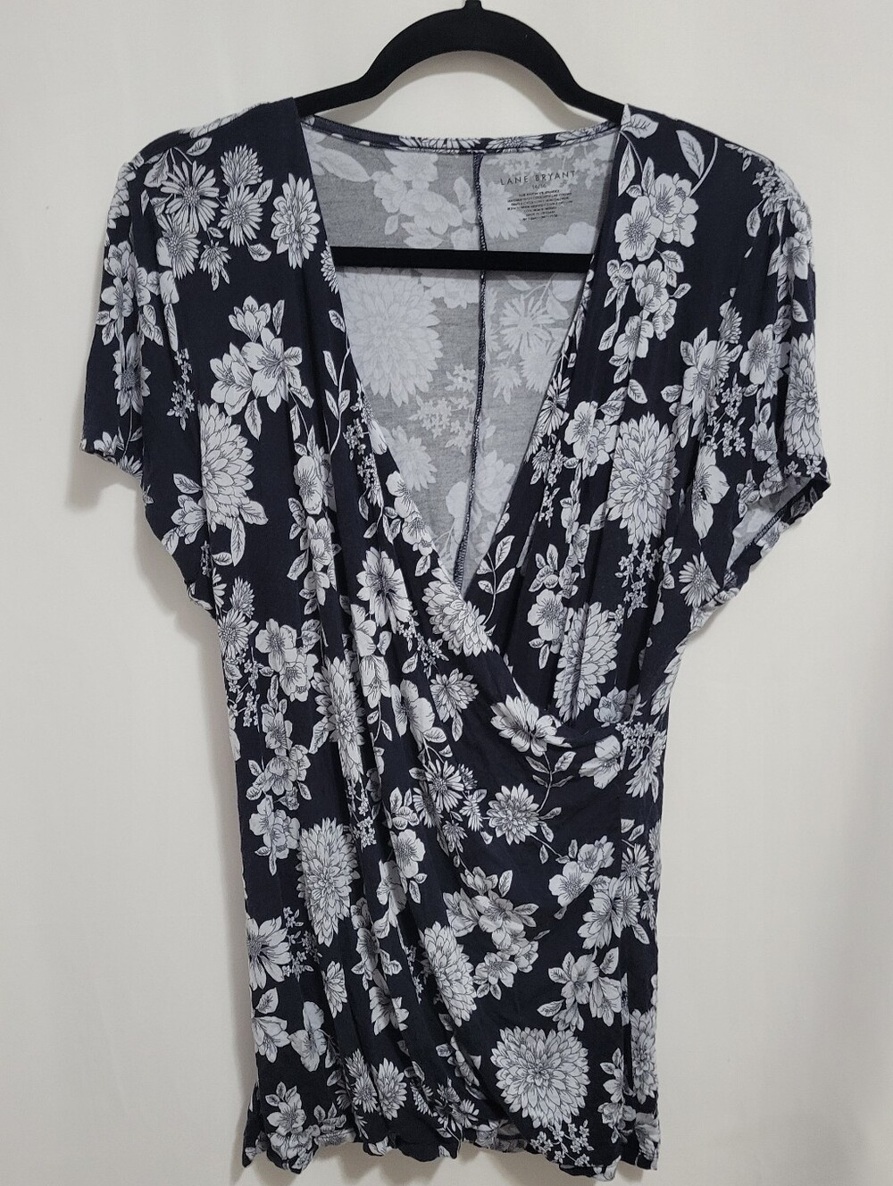 Lane Bryant Black & White Floral Wrap-Front V-Neck Top, Size 14/16